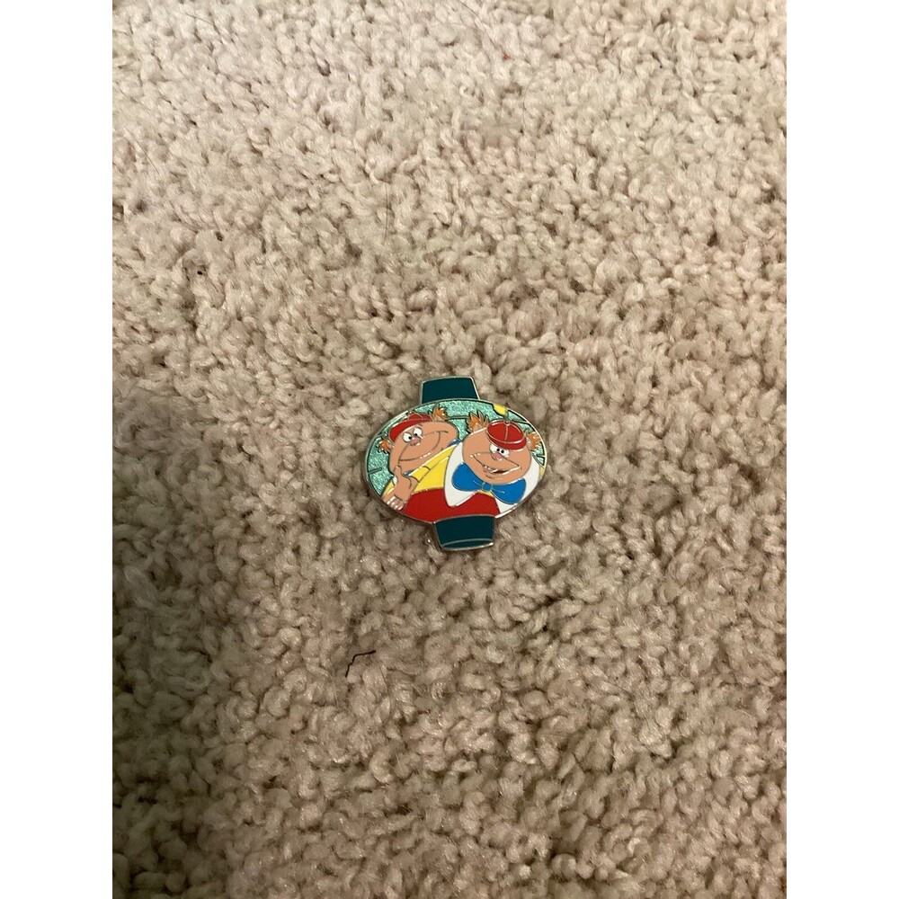2024 Disney Parks Alice In Wonderland Lantern Mystery Pin - Tweedle Dee & Dum